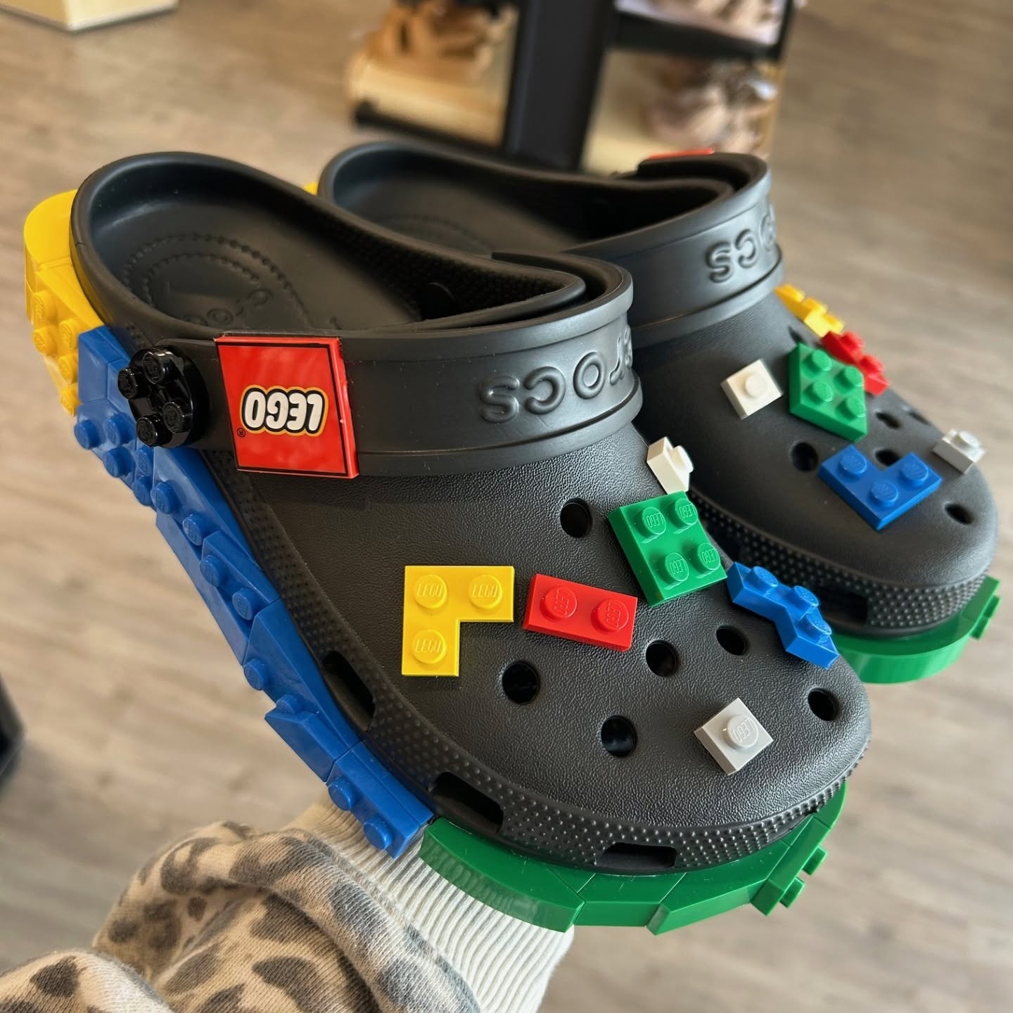 Crocs Creativity Clog combina el universo de LEGO y Crocs.jpg